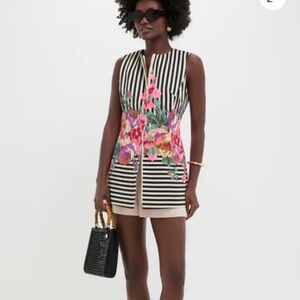 🩷 Tuckernuck Flowering Trellis Rhoda Structured Tunic Top 🩷